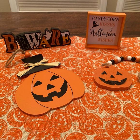 Halloween Jack O Lantern Towels, Jack O Lantern Tier Tray Decor & Wall Decor - Picture 5 of 16